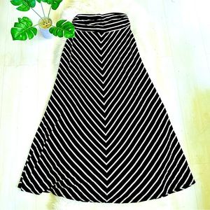 Merona Y2K Black And White Striped Pull-On Chevron Maxi Skirt, Small